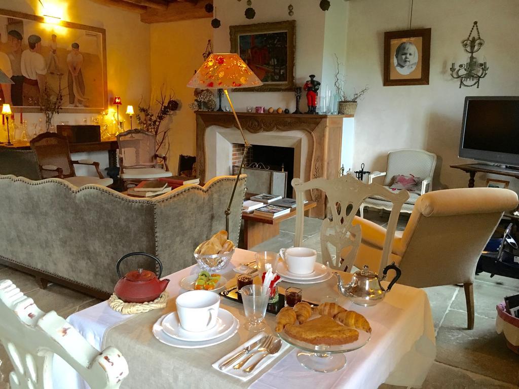 Les Volets Bleus Bed & Breakfast Arcangues Exterior photo