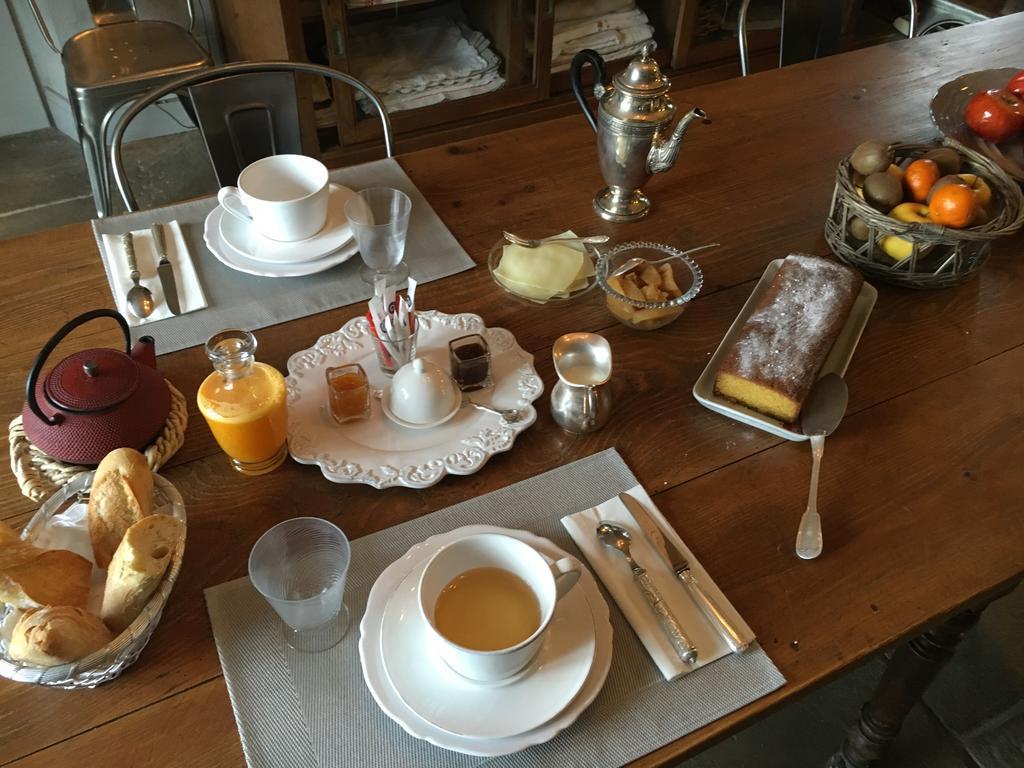 Les Volets Bleus Bed & Breakfast Arcangues Exterior photo