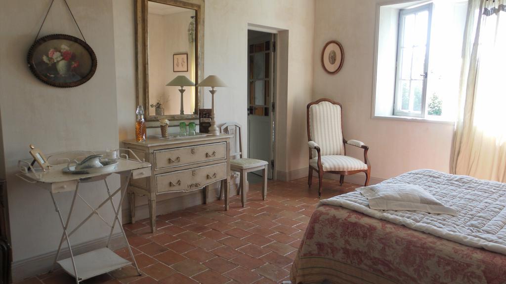 Les Volets Bleus Bed & Breakfast Arcangues Exterior photo