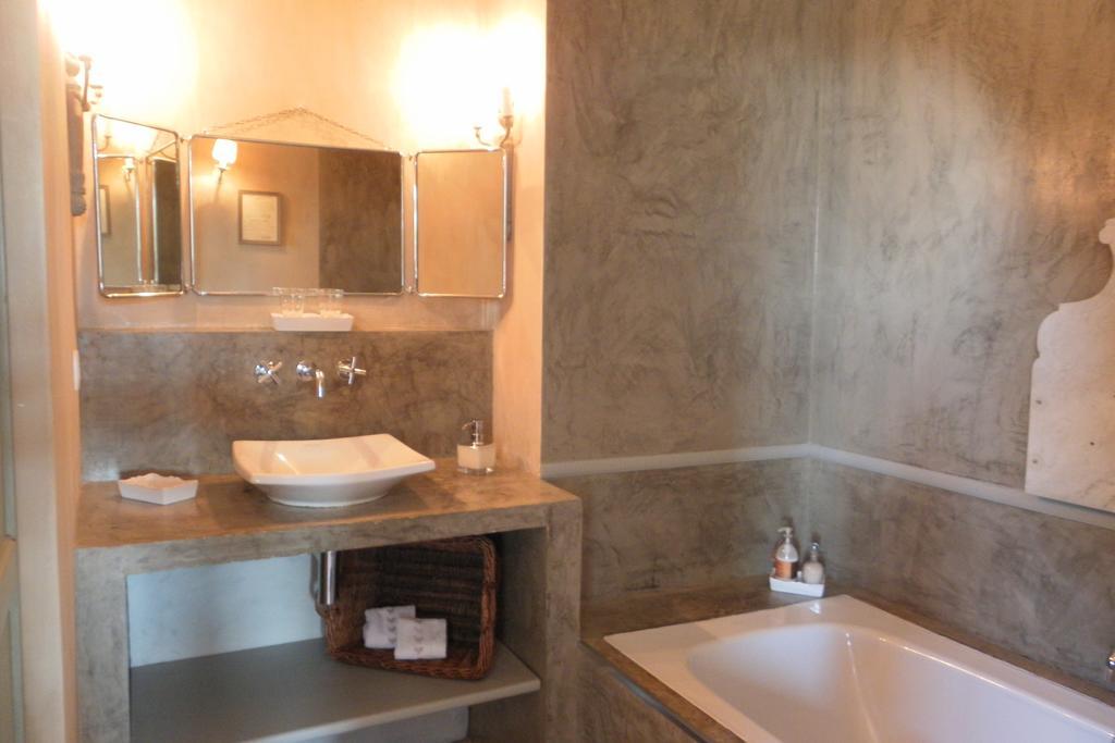 Les Volets Bleus Bed & Breakfast Arcangues Room photo