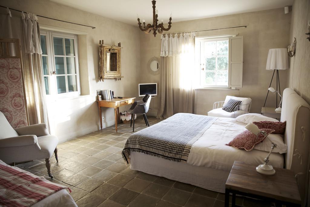 Les Volets Bleus Bed & Breakfast Arcangues Room photo
