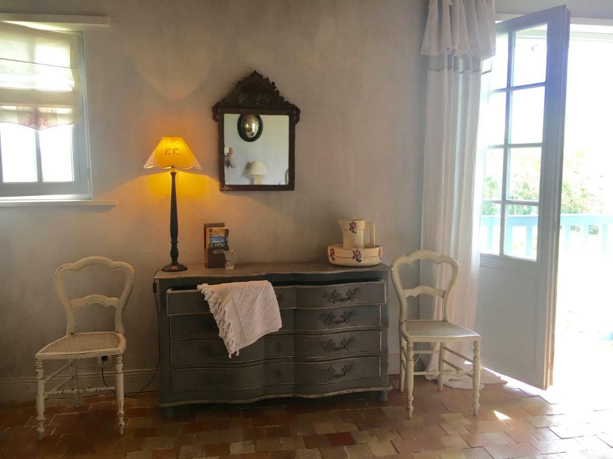 Les Volets Bleus Bed & Breakfast Arcangues Exterior photo