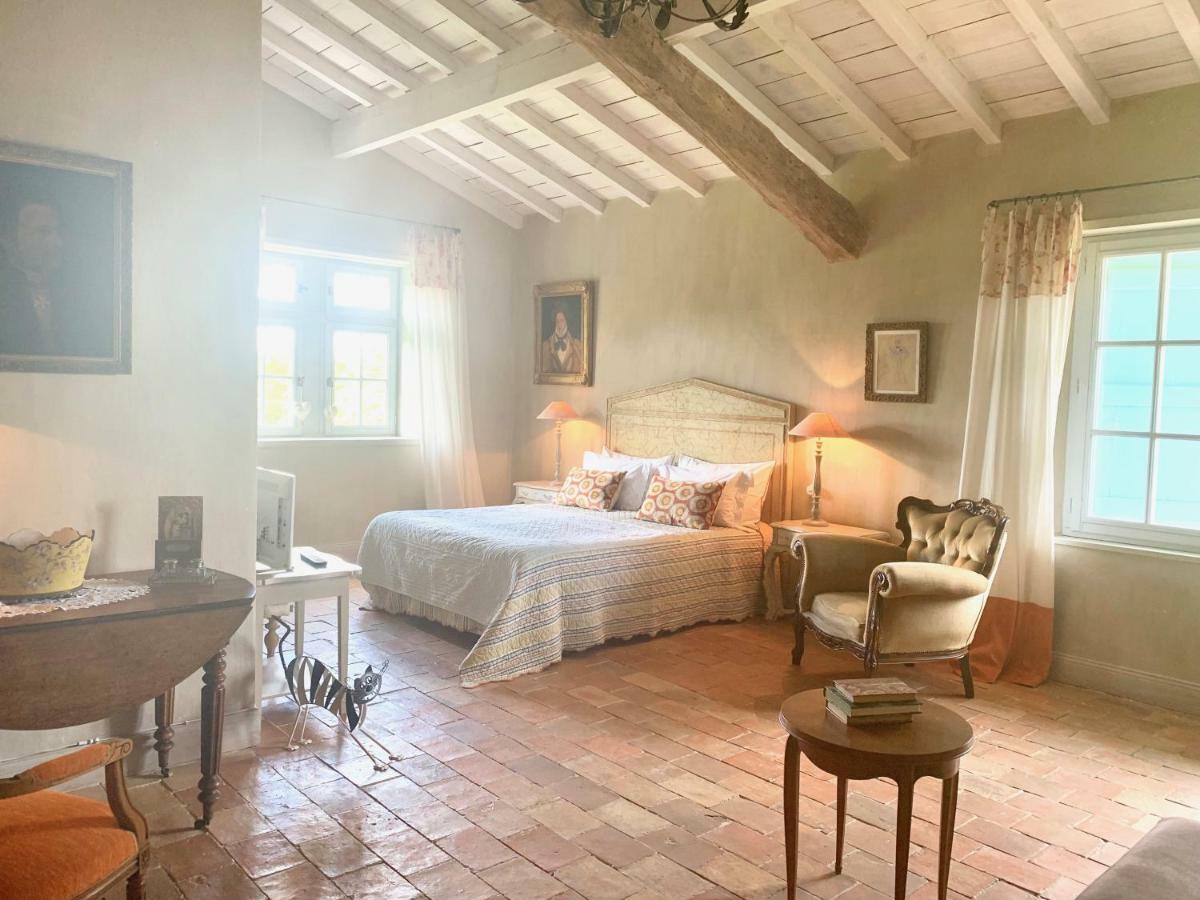 Les Volets Bleus Bed & Breakfast Arcangues Exterior photo